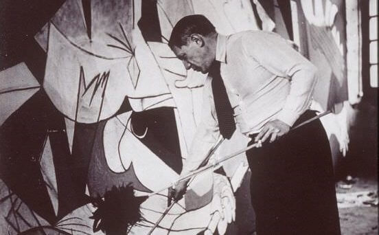 Photo of Picasso working on Gurnica